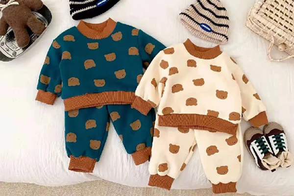 How to choose a baby pajama suit?