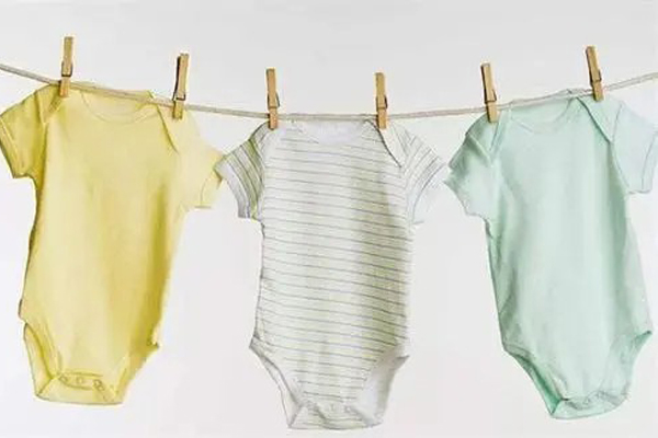 how to clean baby clothes