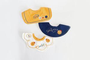 What kind of bib is good for babies at each stage