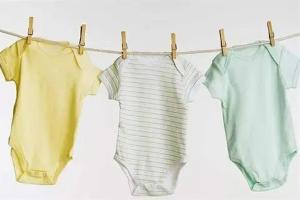 How to clean baby clothes?